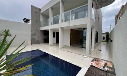 Casa com vista exclusiva para a lagoa no Condomínio Melville – Conforto e privacidade em alto padrão