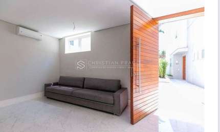 Casa à Venda em Granja Julieta Condomínio Hípica Garden com 4 Suítes e 4 Vagas de Garagem