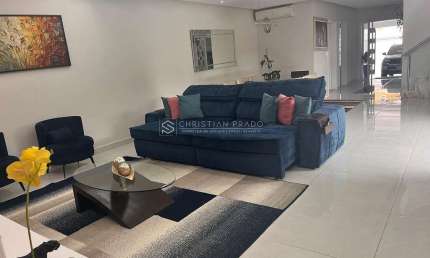Casa a Venda em Interlagos com 3 Dormitórios Suítes e 6 Vagas de Garagem