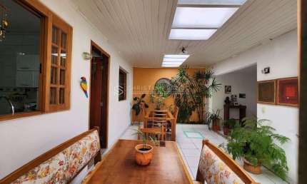 Casa a Venda no Veleiros com 3 Dormitórios e 2 Vagas de Garagem