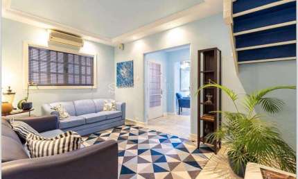 Casa a Venda em Jardim Paulistano com 4 Quartos 5 Vagas de Garagem 220 m²