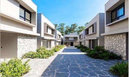 Casa à Venda em Condomínio Hipíca Max Garden com 4 Suítes 6 Vagas de Garagem