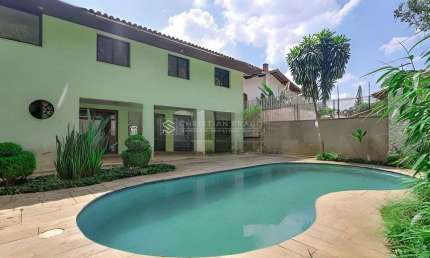 Sobrado 4 Dormitórios 2 Suítes 5 Vagas com Piscina à Venda no Bolsão