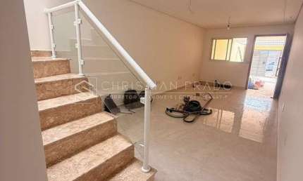 Sobrado à Venda com 3 dormitórios 3 Suítes e 2 Vagas em Jardim Palmares