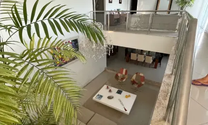 Casa mobiliada, alto padrã, com 4 suítes, totalmente climática  em condomínio fechado