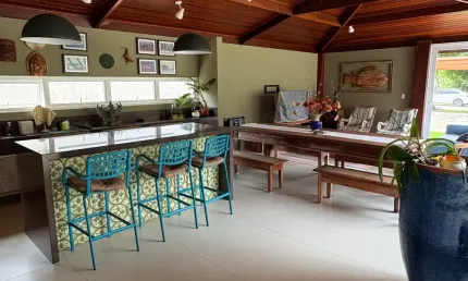 Vendo/ alugo :casa duplex, mobiliada, decorada, 4 suítes.