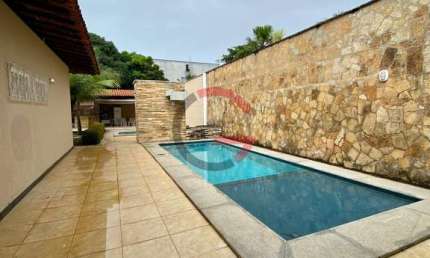 Casa para Alugar no Calhau, 4 Quartos, 2 Suítes, 250m²