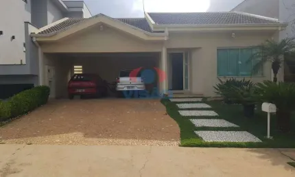 Casa em condomínio Amstalden Residence com 3 suítes e 4 vagas à venda!