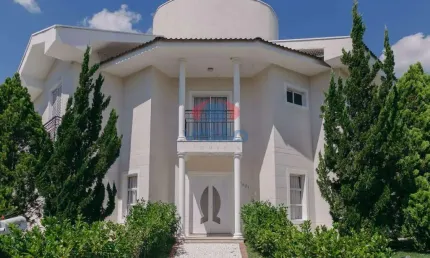 Casa em condomínio com 3 suítes, edícula gourmet e garagem em Jardim Vila Paradiso.