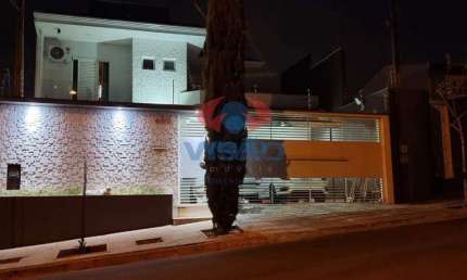 Sobrado à venda com 4 quartos, 1 suíte e 2 vagas em Jardim Bela Vista, Indaiatuba/SP