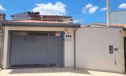 Casa de 2 dormitórios no bairro Jd. Colonial, à venda!