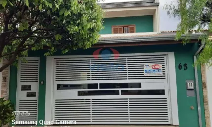 Linda Casa a Venda com 3 Dormitórios sendo 2 Suítes, 2 varandas, churrasqueiras e garagem para 2 carros no Jardim Umuarama em Indaiatuba SP.