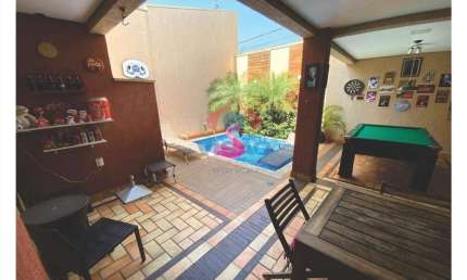 Linda Casa à Venda em Condomínio Fechado no Coração de Itaici!