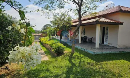 Chácara à venda no condomínio Terras de Itaici com 3 quartos, 1 suíte e área gourmet em Indaiatuba/SP.