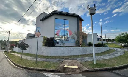Casa de alto padrão para locação em condomínio alto padrão com 04 suítes , com excelente localização e infraestrutura completa