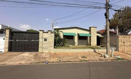 Casa para Venda em Jaboticabal, Nova Jaboticabal, 2 dormitórios, 2 suítes, 3 banheiros, 2 vagas