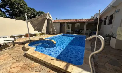 Casa para Venda em Jaboticabal, Aparecida, 3 dormitórios, 2 banheiros, 4 vagas