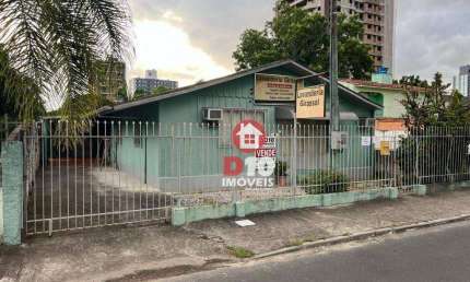 Casa em ponto comercial com terreno de 437m² venda em  Araranguá-SC.