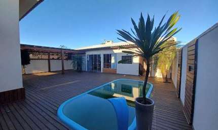 Excelente casa com piscina na Urussanguinha em Araranguá SC