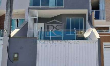 Otima casa com 03 quartos, sendo 01 suite 02 vagas cobertas de garagem - Jardim Vitoria Macae-RJ