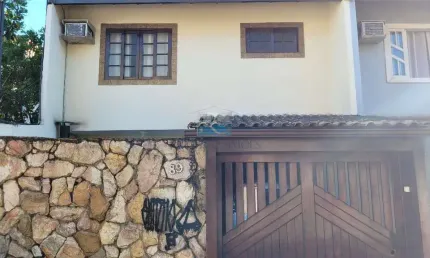 Casa com 3 quartos à venda na Vila Genésio Pinto, Cajueiros, Macaé, 193 m2 por R$ 490.000