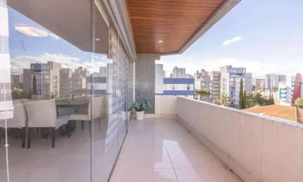 Bairro Cabral, Curitiba, apartamento amplo com piso aquecido.