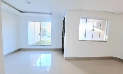 Lindo sobrado, espaçoso, bem iluminado, pronto para morar!