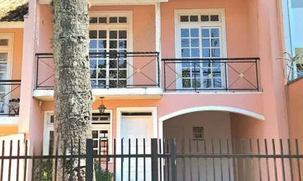Um refúgio, casa  com quintal grande em rua tranquila