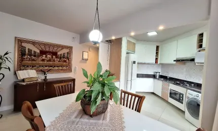 Ensolarado, semimobiliado e em excelente localização