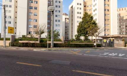 Ensolarado, semimobiliado e em excelente localização