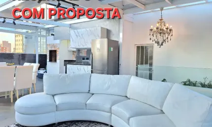 Um charme de apartamento cobertura com vista panorâmica no coração de curitiba