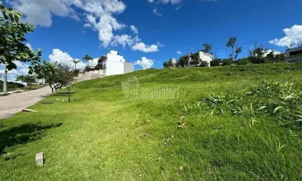 Terreno a venda em condomínio fechado de alto padrão