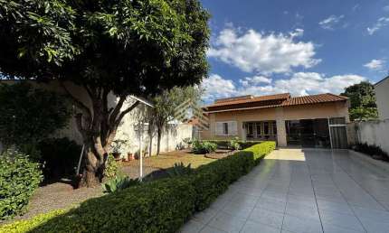 Casa para Venda em Londrina, Brasília, 2 dormitórios, 1 suíte, 2 banheiros, 4 vagas