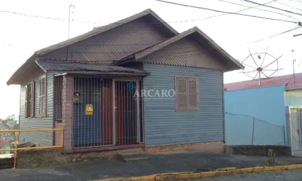 Casa com 4 quartos à venda na rua américo cadorim, 431, universitário, caxias do sul, 180 m2 por r$ 180.000