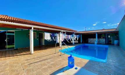 Casa em Itapeva MG com 3 quartos piscina banheira closet 300m²