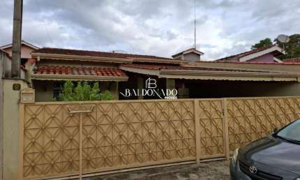 Casa em Joanópolis SP à Venda Centro da Cidade 220m² 2 quartos