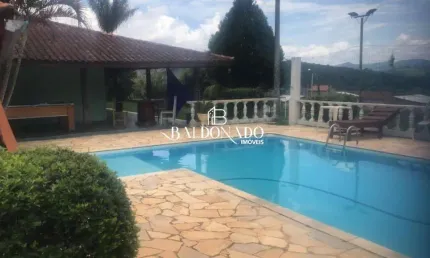 Chácara em Extrema - MG 3.800m2 com duas casas, escritura, piscina