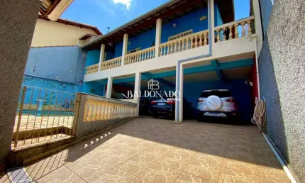 Casa em Extrema MG à venda com Duas Casas, piscina, 300m² de