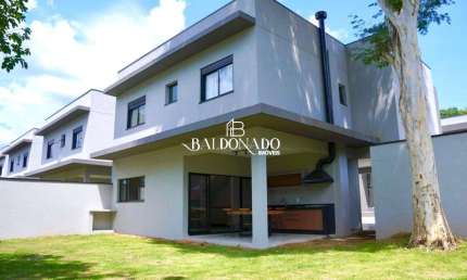 Casa em Atibaia SP à venda em condomínio 3 suítes com planejados