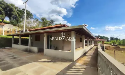 Chácara à Venda em Toledo MG 2.000 m² Água de mina 2 quartos