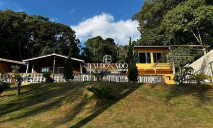 Chácara à Venda em Mairiporã SP 3 Casas Piscina Salão de festa