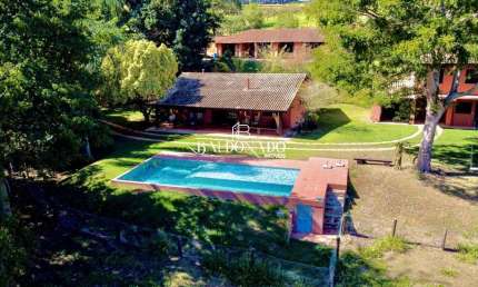 Sítio em Piracaia SP à venda FRENTE PARA A REPRESA 3 CASAS