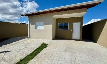 Casa em Extrema MG à venda com 2 quartos garagem quintal