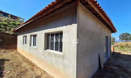 CHÁCARA EM EXTREMA MG 1.800M² A 10KM DO CENTRO COM RIBEIRÃO