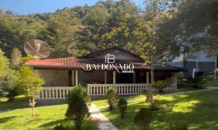 Chácara em Itapeva MG à Venda 10.809m² com escritura piscina
