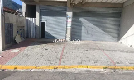 Galpão no centro de extrema mg para alugar 240m² 2 banheiros