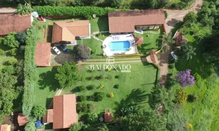 Casa em piracaia sp à venda à beira da represa em condomínio