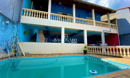 Casa em Extrema MG à venda com Duas Casas, piscina, 300m² de