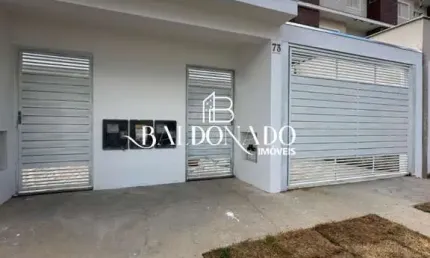 CASA EM EXTREMA MG À VENDA 90M² 2 quartos 2 vagas 3km Centro