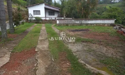 CHÁCARA EM EXTREMA - MG À VENDA  5.000 m² com piscina e lago